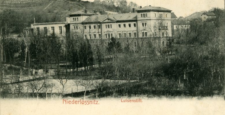 Altes Gebäude vom Luisenstift in 1900.